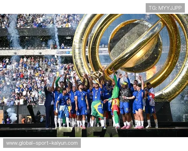 英超切尔西1-2不敌富勒姆，库库雷利亚红牌成比赛转折点